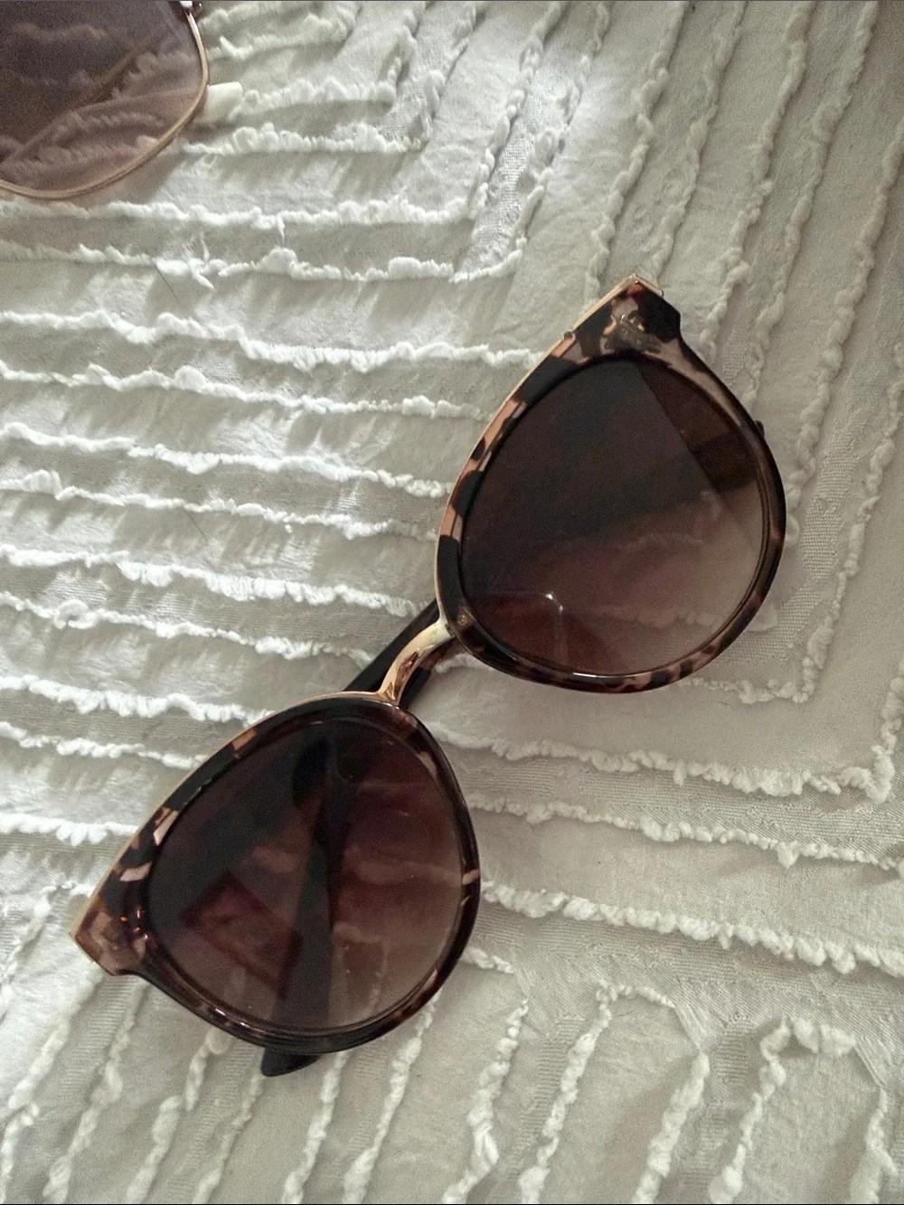 2pk Women's Sunglasses - Brown Tortoiseshell and White-Trim Frames